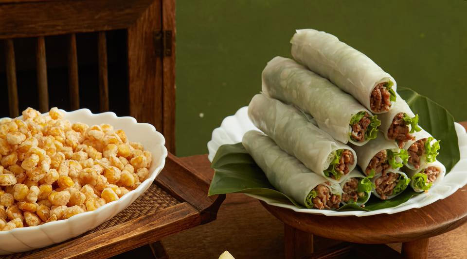 Hạ nhiệt nắng hè với combo thạch dừa + phở cuốn!